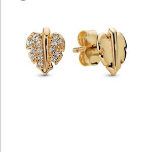 Pandora 18k Gold Stud Earrings | Sparkling Leaf